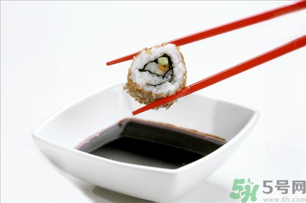 老抽和生抽的區(qū)別方法？怎么區(qū)分生抽和老抽？