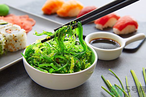 涼拌生菜放生抽還是老抽？涼拌菜放什么醬油好？