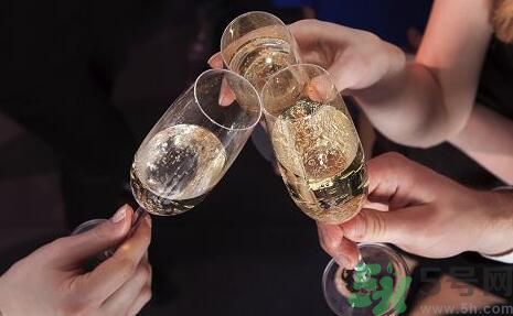 胡蘿卜汁可以解酒嗎？喝胡蘿卜汁可以醒酒嗎？