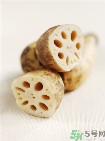 蓮藕里面的泥怎么清理？蓮藕里面的泥巴怎么洗？