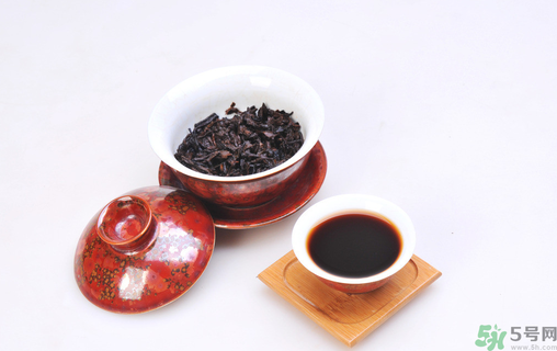 普洱茶生茶好還是熟茶好？普洱茶的功效與作用？