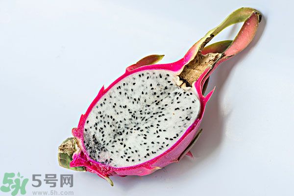 火龍果外面發(fā)霉了里面還能吃么？火龍果外皮爛了還能吃嗎？