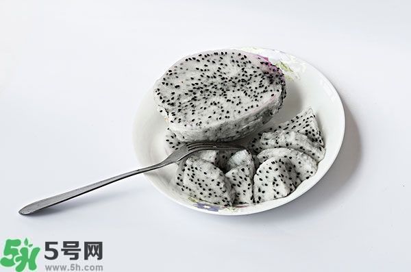 火龍果外面發(fā)霉了里面還能吃么？火龍果外皮爛了還能吃嗎？