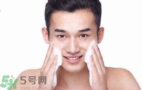 整天對(duì)著電腦，怎么減少對(duì)皮膚的傷害？