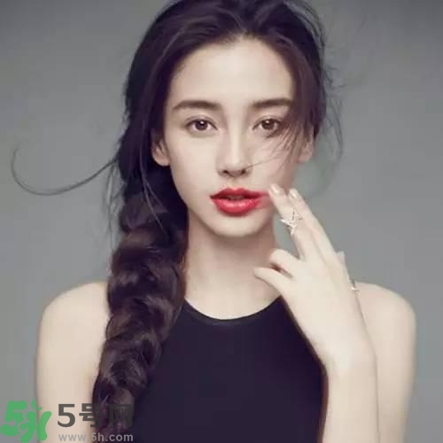 唇色深的人適合什么顏色的口紅？如何挑選口紅的顏色？