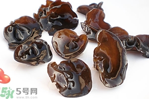 木耳能用開水泡嗎？泡木耳用熱水還是涼水好？