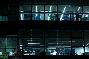 熬夜上火牙齦腫痛怎么辦？熬夜上火喉嚨痛怎么辦？