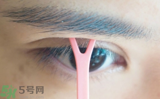 單眼皮怎么變雙眼皮了？單眼皮上面有一條線