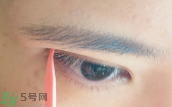 單眼皮怎么變雙眼皮了？單眼皮上面有一條線
