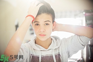 熬夜眼睛腫了怎么辦？熬夜眼睛紅了怎么辦？