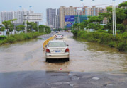 路面雨水多深車輛不宜通行？車輛在雨水中行駛要注意什么？