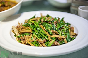 隔夜的韭菜能吃嗎？韭菜炒熟后第二天能吃嗎？