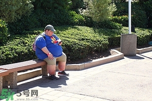 拜拜肉是怎么形成的？蝴蝶袖是怎么引起的？