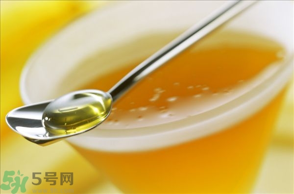 蜂蜜放久了有酒味是怎么回事？蜂蜜有酒味還能喝嗎？