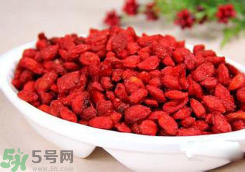 枸杞放久了變濕了可以吃嗎？枸杞放久了變黏了可以吃嗎？