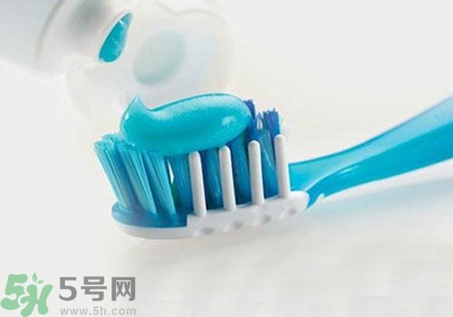 牙膏含氟好不好？牙膏含氟好還是不含氟好？