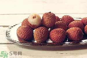 荔枝吃多了會(huì)上火嗎?怎么吃荔枝不上火？