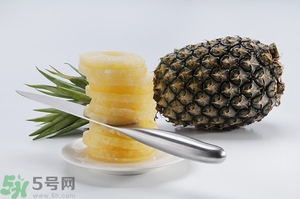 早上起來(lái)吃菠蘿好嗎？早餐吃菠蘿好嗎？