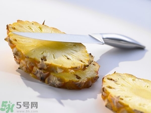 早上起來(lái)吃菠蘿好嗎？早餐吃菠蘿好嗎？