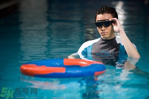 不會游泳可以浮潛嗎？浮潛需要會游泳么？