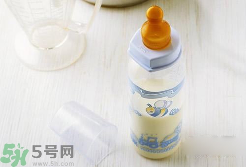 奶粉結塊是怎么回事？奶粉結塊可以吃嗎？