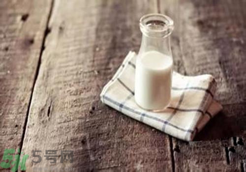 牛奶和羊奶哪個好？牛奶和羊奶哪個更有營養(yǎng)？