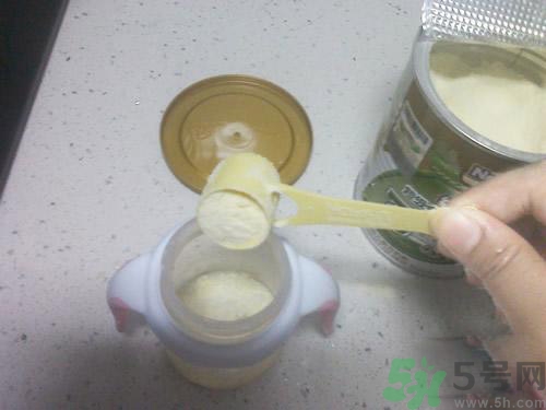 怎么判斷奶粉有沒(méi)有變質(zhì)？判斷奶粉變質(zhì)的方法