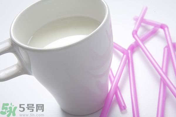 羊奶和牛奶哪個營養(yǎng)高?牛奶與羊奶哪個營養(yǎng)更好？