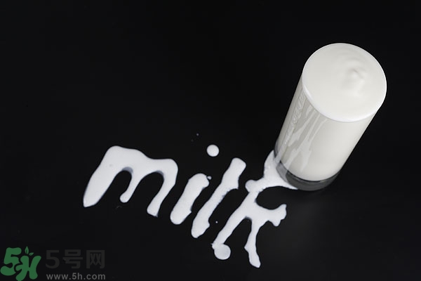 一天喝多少牛奶最好？牛奶一天喝多少合適？
