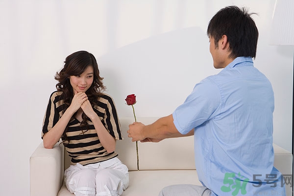 為什么看到男生會臉紅？看到男生會臉紅怎么辦？