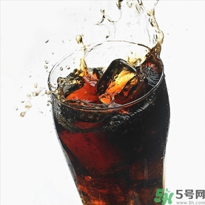 可樂(lè)第二天還可以喝嗎？隔夜的碳酸飲料可以喝嗎？