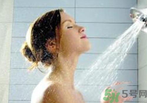 夏天洗澡水溫多少合適？夏天洗澡水溫多少比較好？