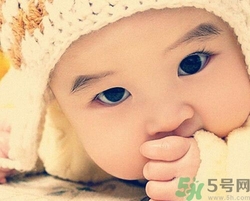 小孩指甲發(fā)白是怎么回事？小孩指甲發(fā)白怎么辦？