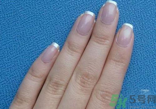 指甲發(fā)紫是什么原因？指甲發(fā)紫是怎么回事？