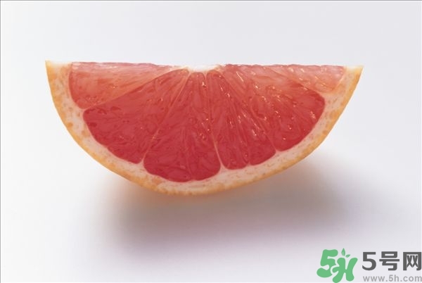柚子的瓤是紅色正常嗎？柚子里面是紅色的能吃嗎？