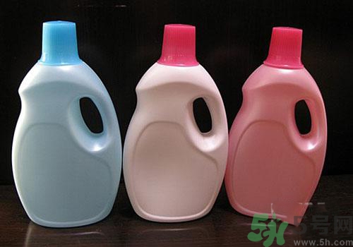 洗衣粉和洗衣液哪個好？洗衣粉和洗衣液哪個更傷手？