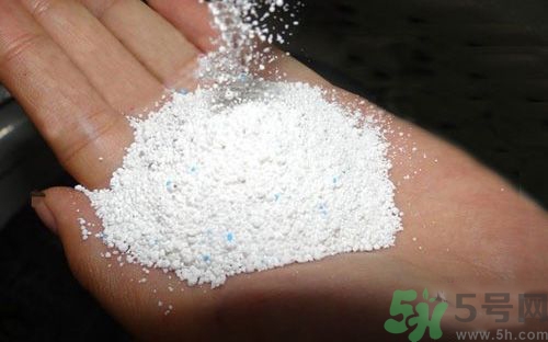 用洗衣粉手發(fā)熱是怎么回事？洗衣粉傷手怎么辦？