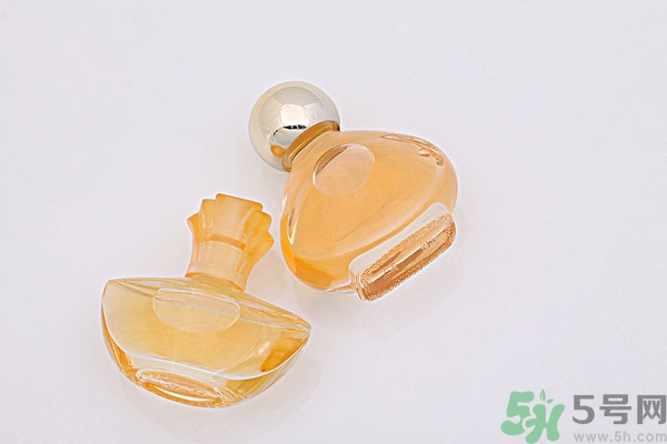 香水能掩蓋狐臭嗎？香水可以除狐臭嗎？