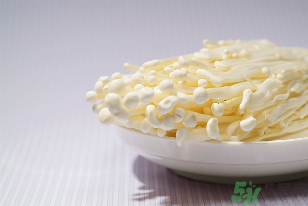 金針菇發(fā)霉了能吃嗎？金針菇長白毛還能吃嗎？