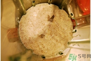 香瓜里面有紅點(diǎn)能吃嗎？香瓜瓤里面有紅點(diǎn)還能吃嗎？