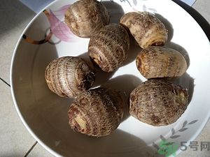 吃芋頭有什么好處和壞處？芋頭的營養(yǎng)價值與禁忌