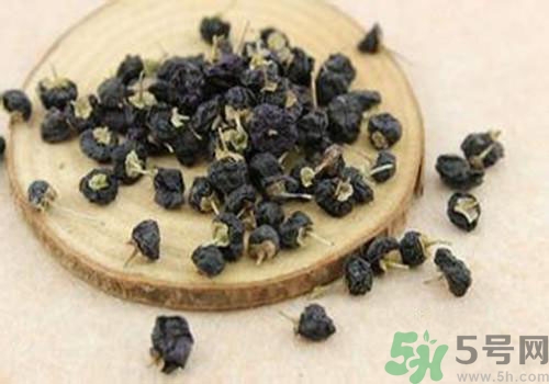 黑枸杞和紅枸杞有什么區(qū)別？黑枸杞和紅枸杞哪個好？