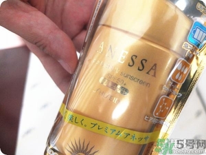 安耐曬為什么那么??？安耐曬是水狀液體的嗎？