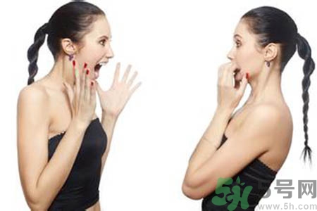 女人為什么一個胸大一個胸小？女人的兩個胸為什么不一般大？