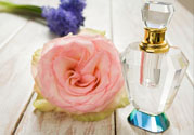香水噴到嘴巴里怎么辦？香水噴到眼睛里怎么辦？