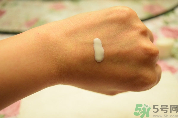 安耐曬和碧柔哪個(gè)好？安耐曬防曬霜和碧柔防曬霜哪個(gè)好？