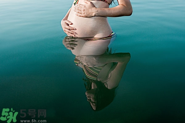 懷孕能浮潛嗎？備孕可以游泳嗎？有影響嗎？
