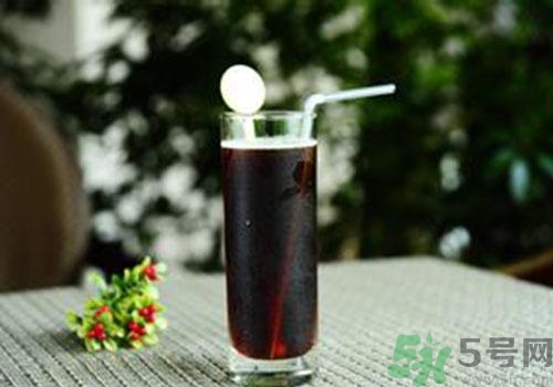 雪碧和可樂哪個(gè)對身體的危害更大？雪碧和可樂哪個(gè)好？