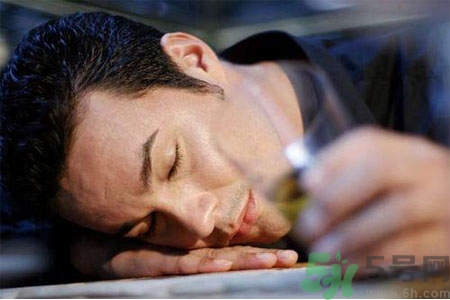 男人濕氣重的表現(xiàn)有哪些？男人去除濕氣的方法有哪些？