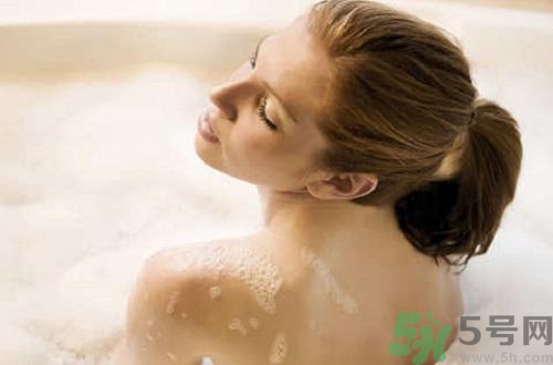 冷水洗澡好還是熱水洗澡好？冷水洗澡好不好？